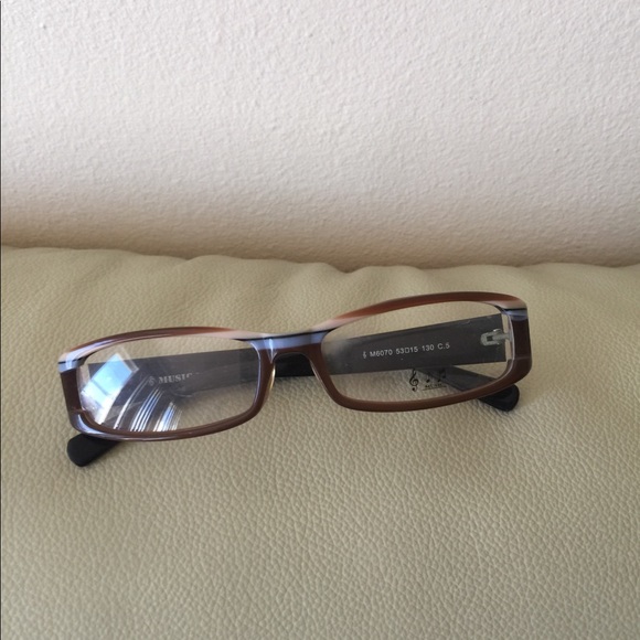 A spectacle frame of sheet material - Picture 4 of 8